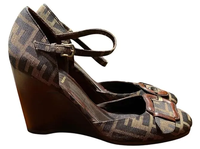Pumps D'Orsay in tela con logo FF Zucca di Fendi taglia 40 Marrone