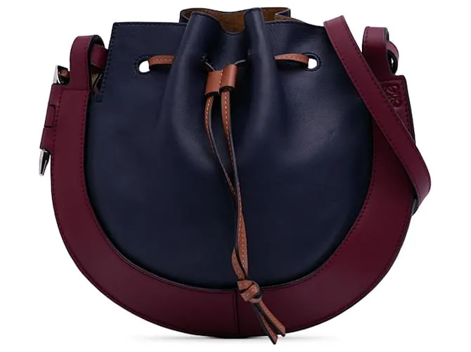 LOEWE Piccola borsa a tracolla in pelle blu con blocchi di colore a forma di ferro di cavallo