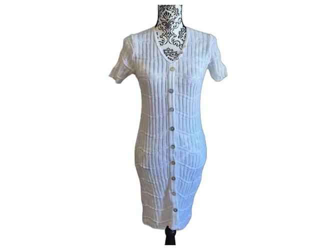 Abito a maglia aderente bianco con bottone in madreperla di La Fée Maraboutée taglia 36 S 1