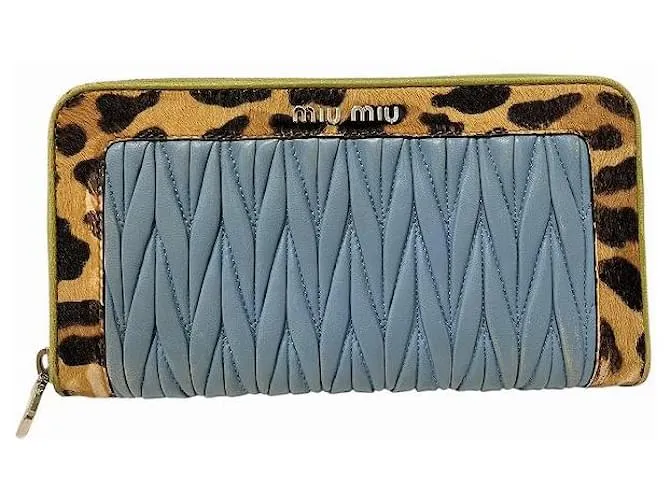 Portafoglio lungo in pelle matelassé e pelo di vitello Miu Miu Blu