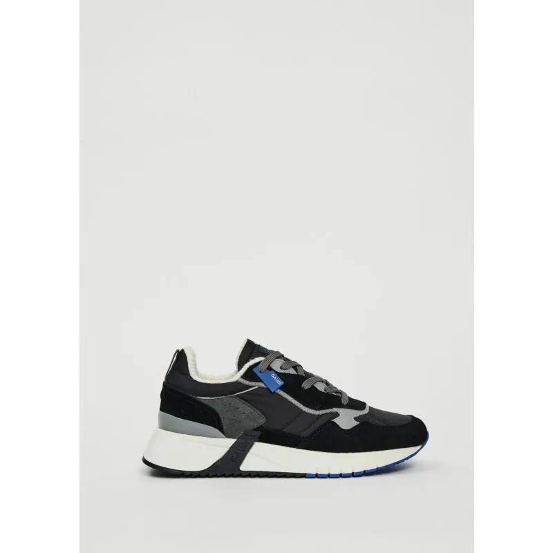 Sneaker iconica con logo a contrasto