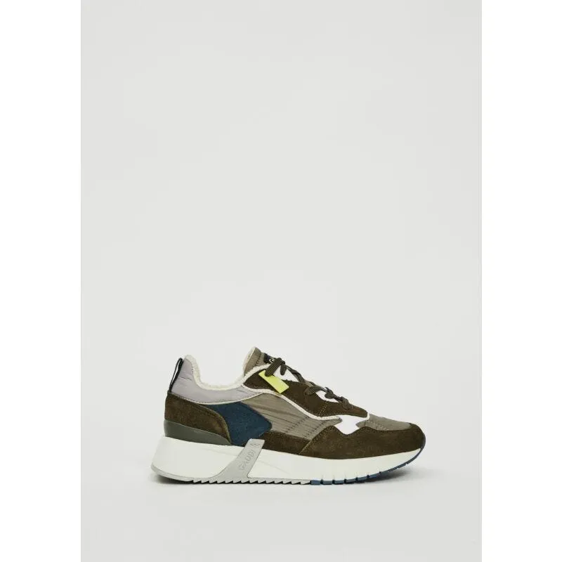 Sneaker iconica con suola personalizzata