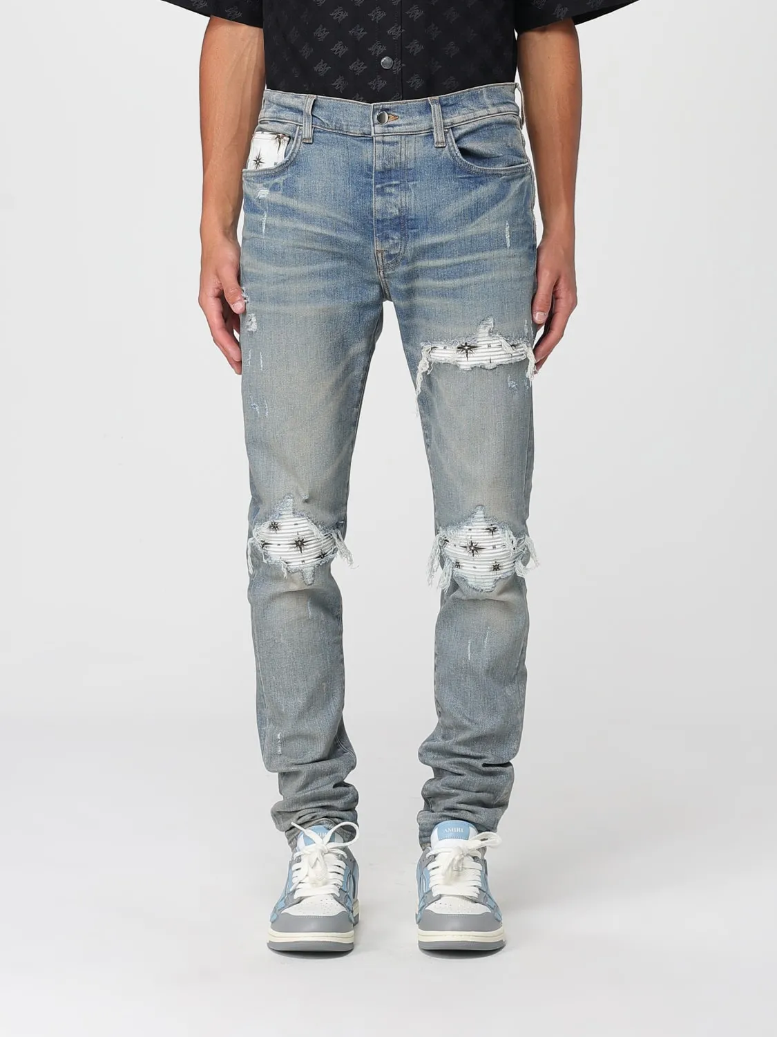 Jeans con rotture e toppe stampate Amiri