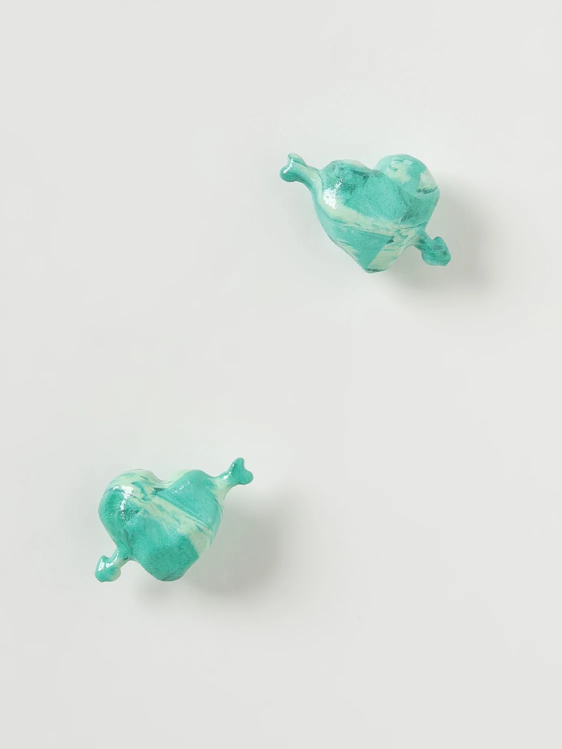 Orecchini Sunnei in metallo resinato